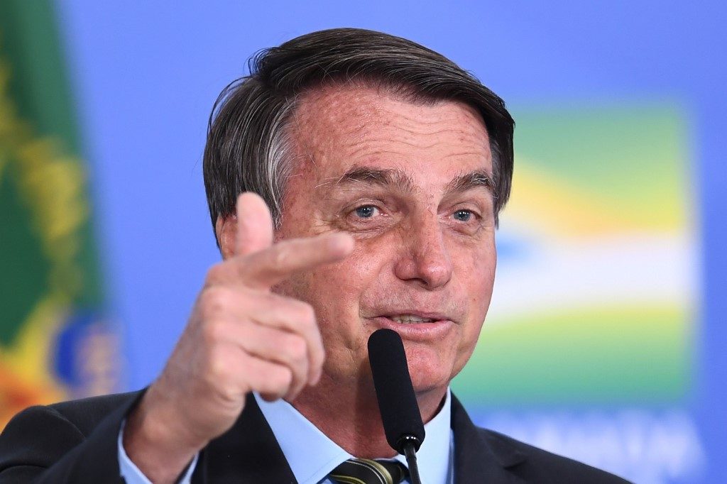 Como Bolsonaro atua para facilitar o acesso a armas