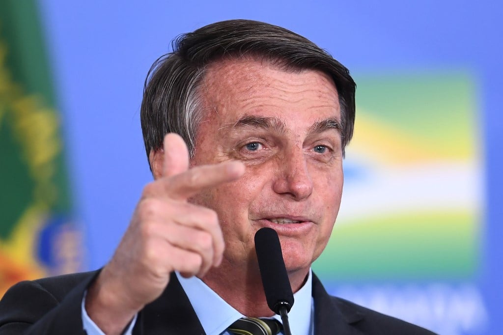 Como Bolsonaro atua para facilitar o acesso a armas