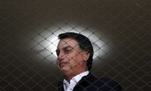 Bolsonaro suspende proposta de programa que substituiria Bolsa Família