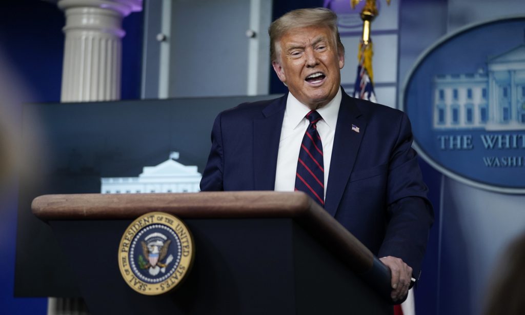 Trump diz que, para generais americanos, explosão de Beirute foi causada por bomba