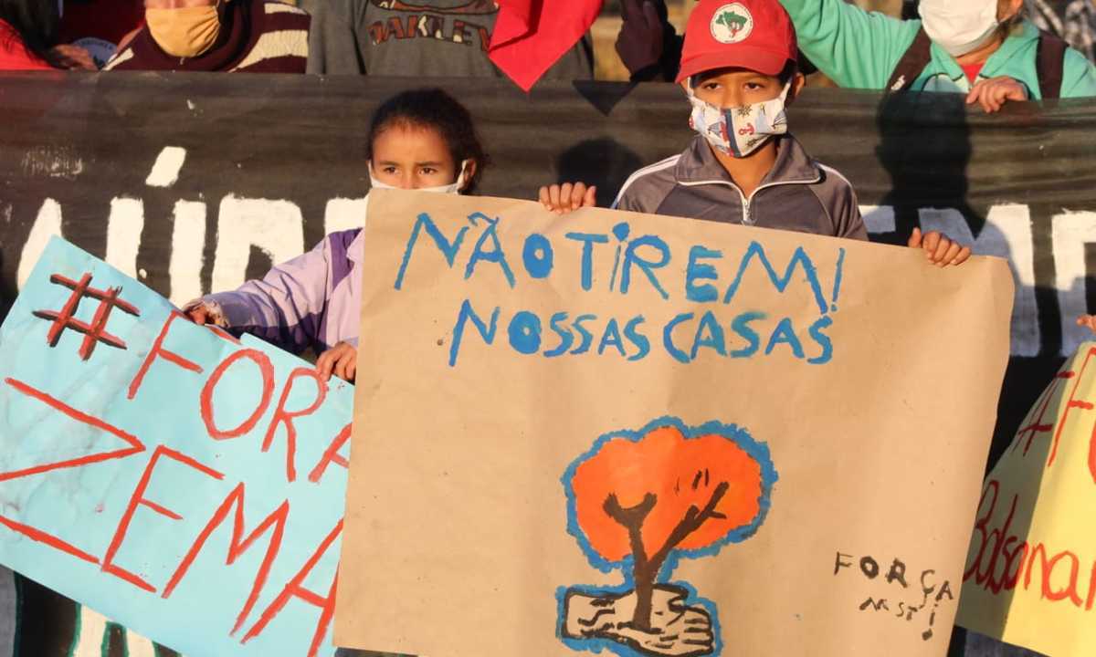 MST vai reconstruir escola e casas derrubadas após despejo em MG