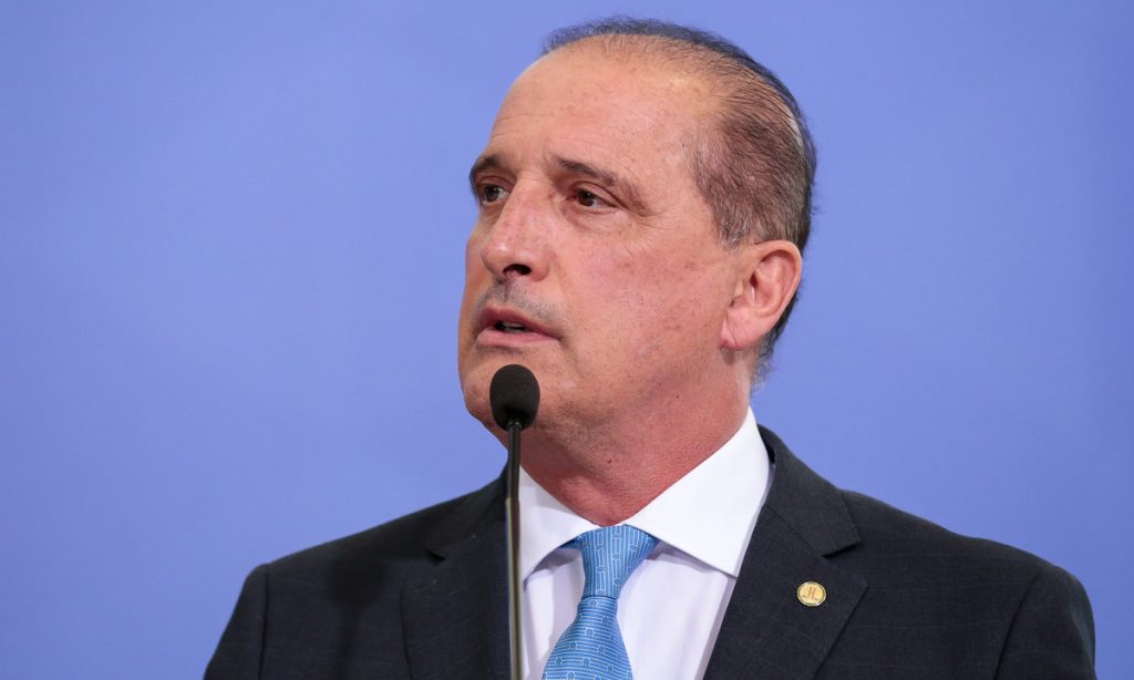 Onyx diz que vai recorrer de decisão de Barroso que permitiu demissão de não-vacinados