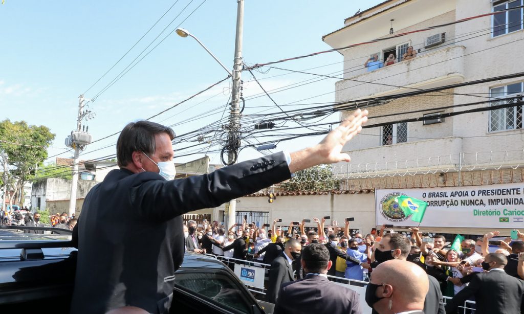 Para 47% dos brasileiros, Bolsonaro não tem culpa pelas 100 mil mortes por covid-19
