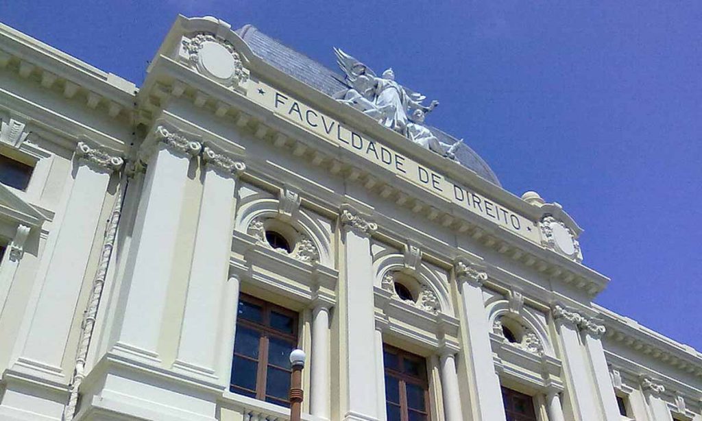 Cara esquerda branca