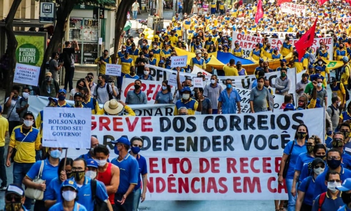 Funcionários dos Correios em manifestação por greve em 2020. Foto: Fentect 