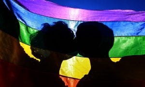 Com isolamento sem data para acabar, pressão para “sair do armário” causa angústia em LGBTs