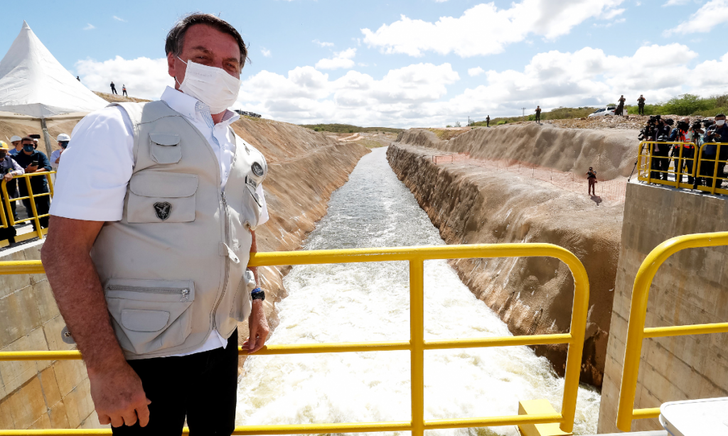 Governo evacua 2 mil pessoas após vazamento em obra de transposição do rio São Francisco no CE