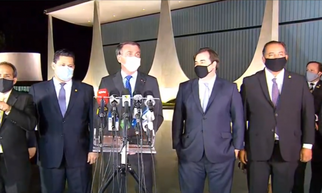 “Respeitamos o teto de gastos”, diz Bolsonaro em pronunciamento com líderes do Congresso