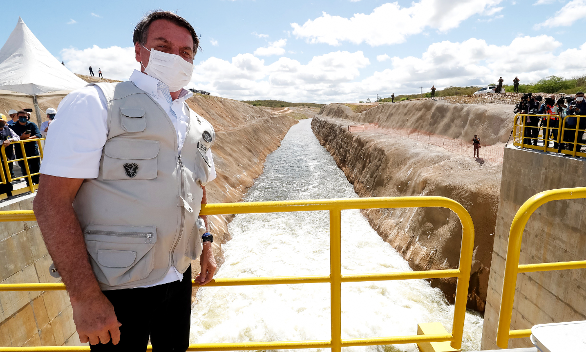 Governo evacua 2 mil pessoas após vazamento em obra de transposição do rio São Francisco no CE