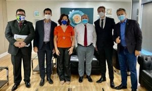 Ministro da Saúde se reúne com defensores do uso de ozônio no reto contra a covid-19
