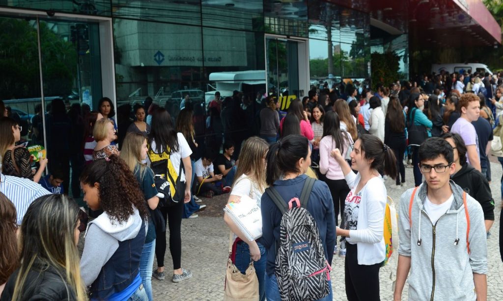 Neoliberalismo e universidade: a farsa ilustrada do mercado