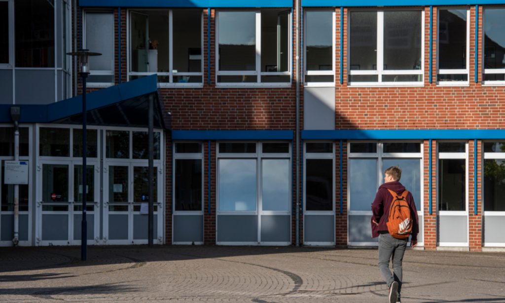 Primeiras escolas a voltarem às aulas na Alemanha fecham logo após reabertura