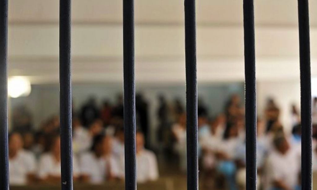 Em meio à pandemia, STF mantém presa idosa com câncer