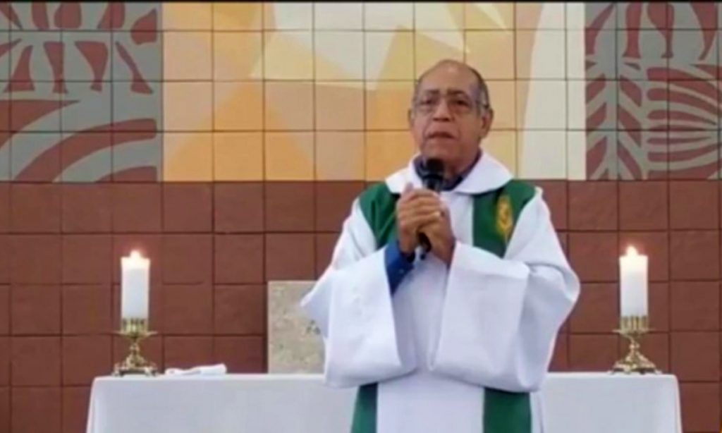 Padre deseja morte de fiéis que não vão à igreja durante pandemia