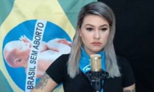 Sara Winter perde sua conta no Youtube após expor dados de criança estuprada
