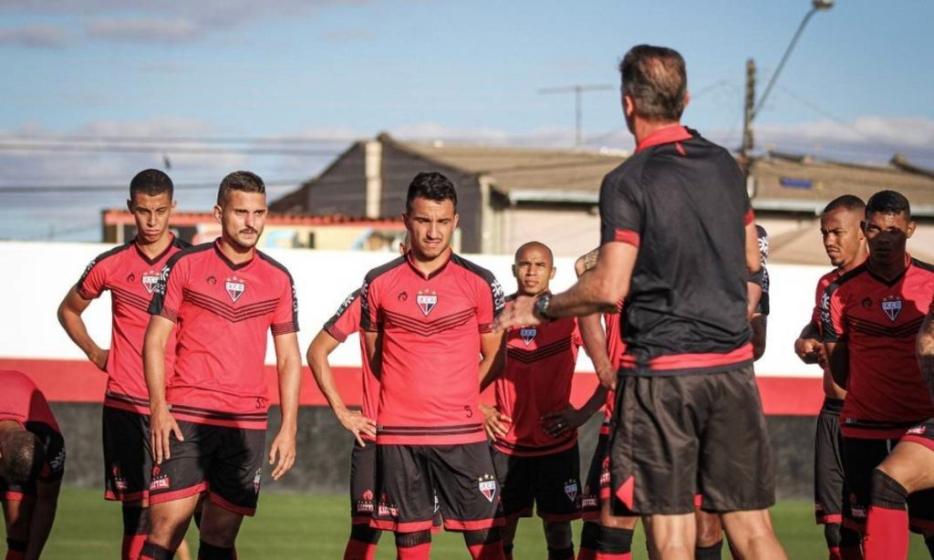 Participação de jogadores com covid-19 no Brasileirão impressiona mídia internacional