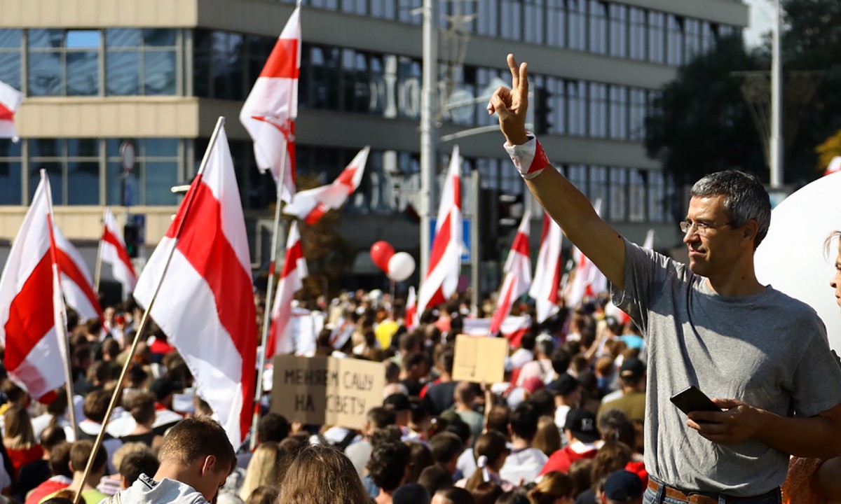 Milhares de manifestantes voltam a protestar em Belarus contra presidente