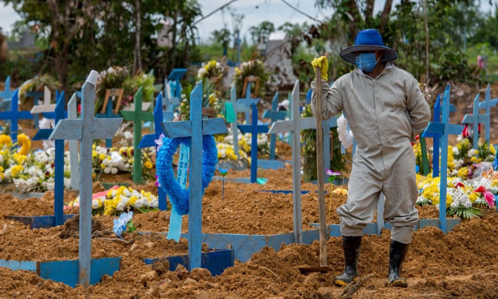 Politizaram a epidemia e colocaram o Brasil em posição vergonhosa
