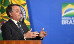 Bolsonaro lança programa que substitui Minha Casa Minha Vida