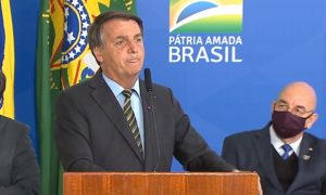 Bolsonaro chama jornalistas de bundões ao relembrar histórico de atleta