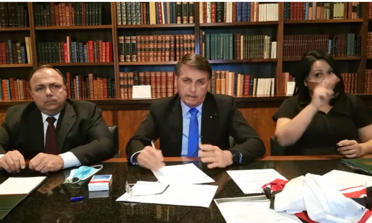 “Lamentamos as mortes, mas vamos tocar a vida”, diz Bolsonaro sobre a pandemia