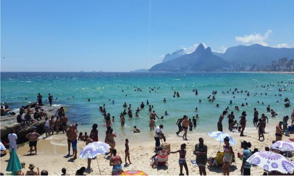 Apesar de restrição, Rio de Janeiro tem praias cheias no domingo
