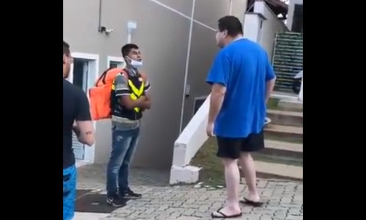 Mãe de motoboy xingado com ofensas racistas desabafa: “Educação e respeito vêm de berço”