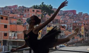 Balé em Paraisópolis retoma ensaios com coreografia sobre violência policial