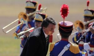 Tribunal Penal Internacional suspende denúncias contra Bolsonaro