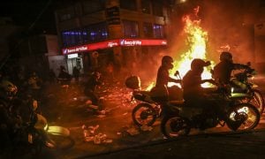 Protestos contra violência policial na Colômbia terminam em cinco mortos
