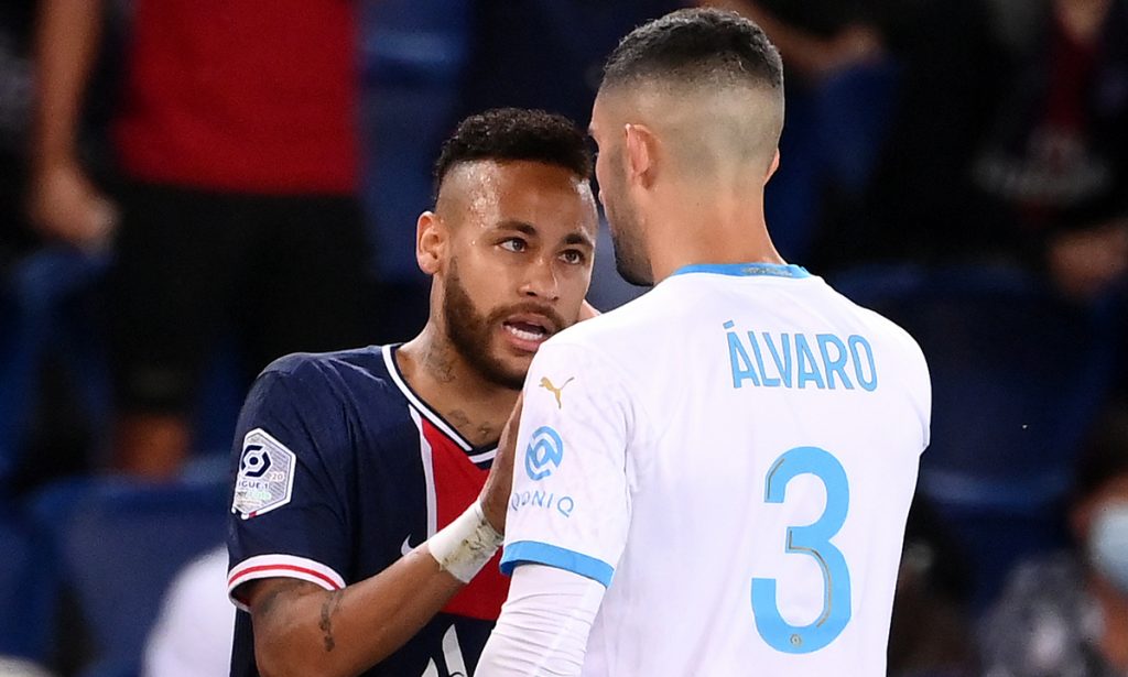 Neymar é suspenso por dois jogos; acusação de racismo será investigada