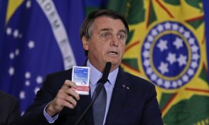 Bolsonaro diz que Brasil se saiu bem na economia e saúde durante a pandemia