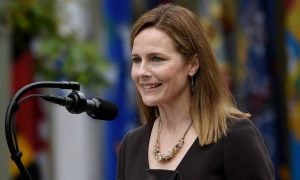 Trump indica juíza conservadora Amy Coney Barrett para Suprema Corte