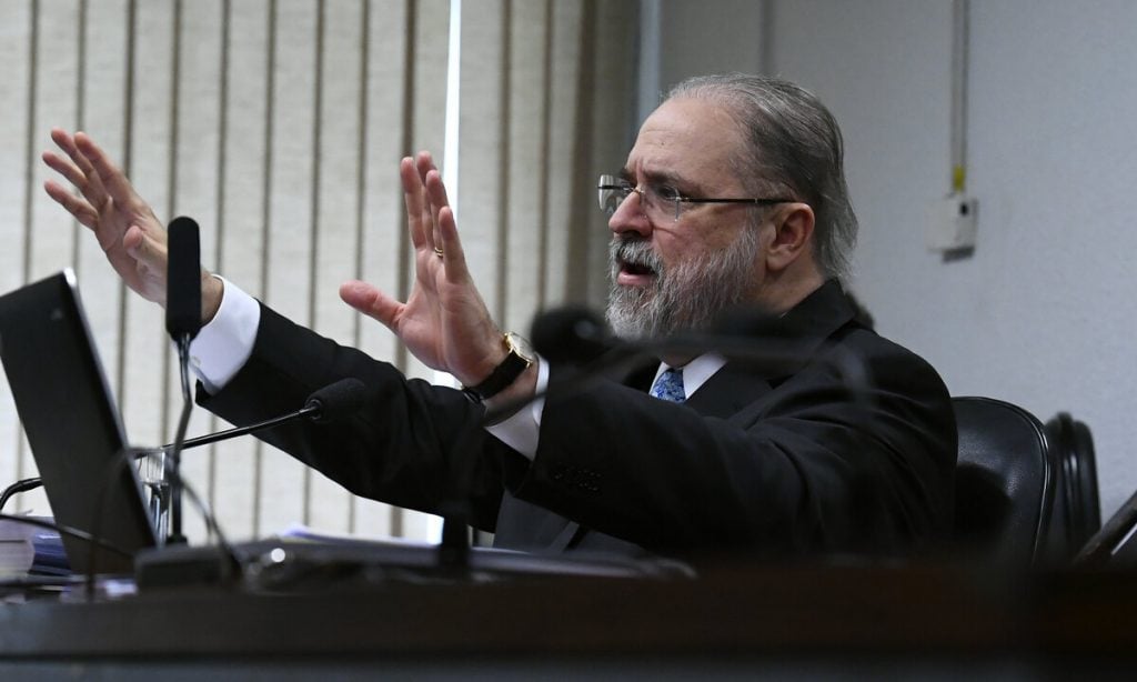 PGR arquiva apurações sobre offshores de Guedes e Campos Neto