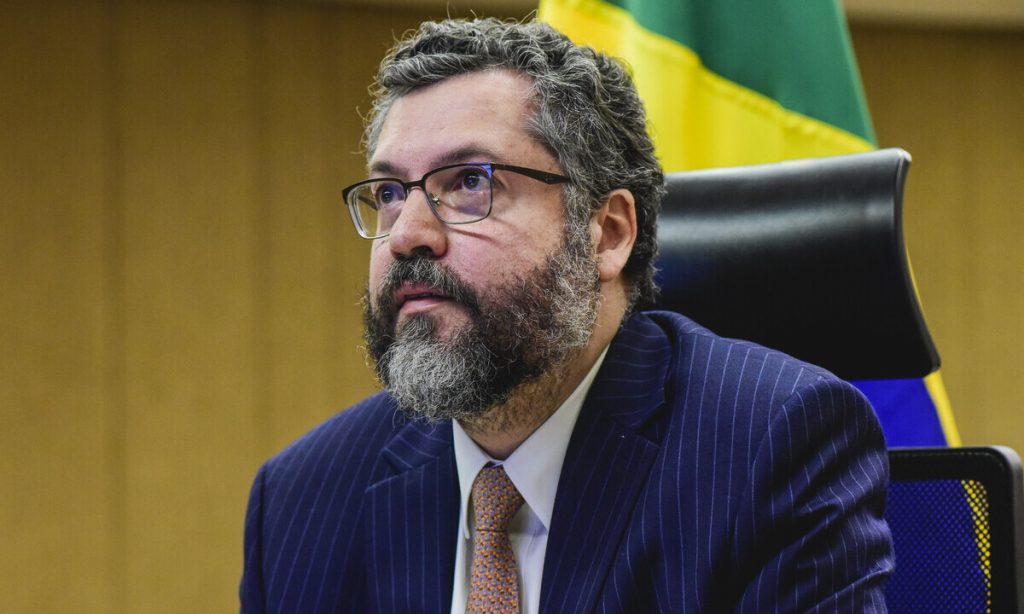 Congresso avalia Ernesto Araújo como o pior ministro de Bolsonaro