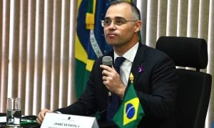 Ministro da Justiça é internado em Brasília