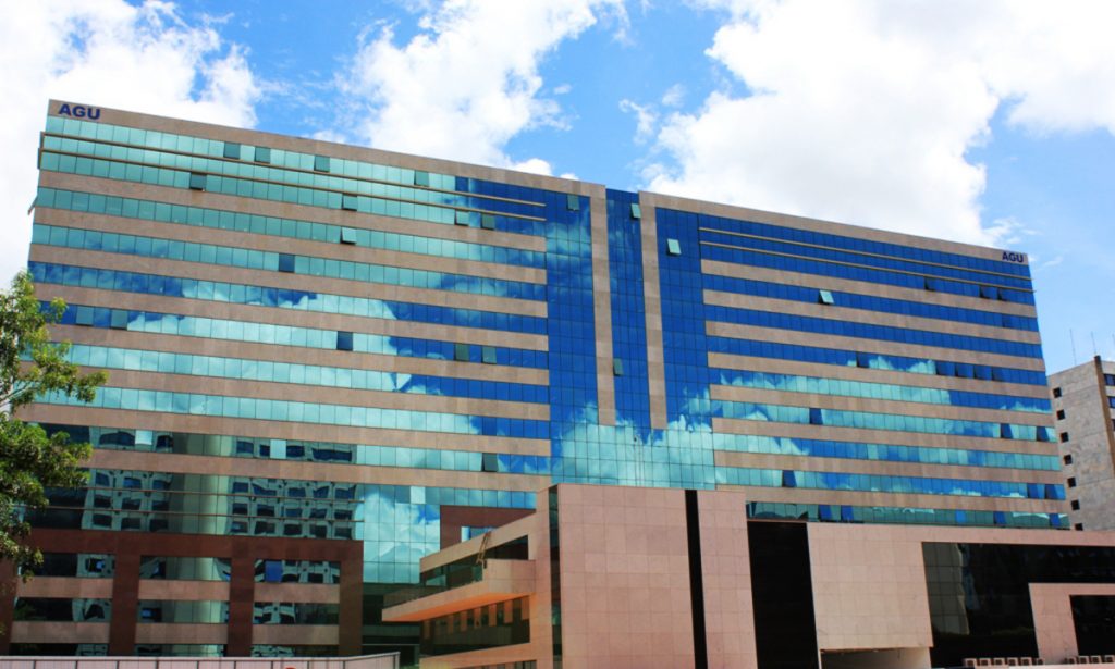AGU promove 606 procuradores ao topo da carreira, com salários acima de 27 mil reais