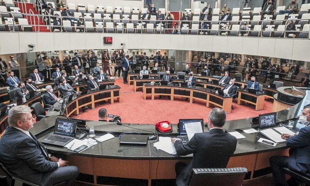Alesc aprova prosseguimento do impeachment de governador e vice em SC