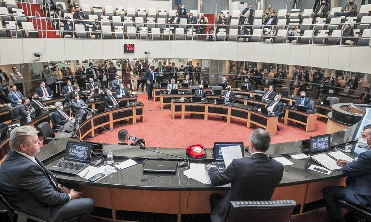 Alesc aprova prosseguimento do impeachment de governador e vice em SC