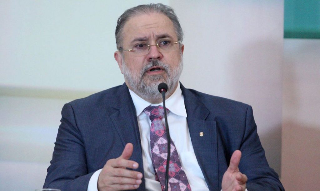 Senadores vão ao STF para que Aras seja investigado por prevaricação