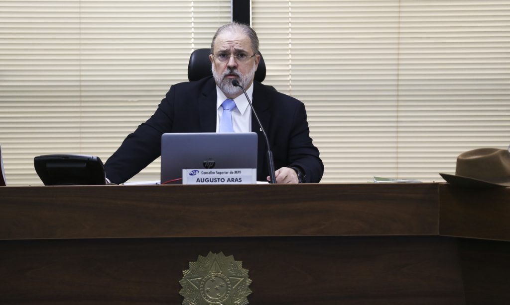 Aras defende que Bolsonaro possa bloquear críticos nas redes sociais
