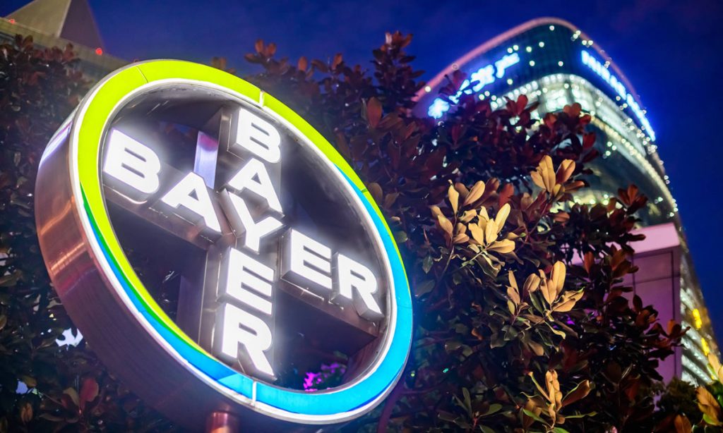 Bayer abre programa de trainee para profissionais negros; salário é de 6,9 mil reais