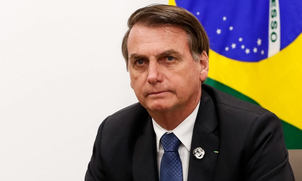 Sem provas, Bolsonaro insinua fraude em número de mortes por Covid: ‘Laudos forçados’