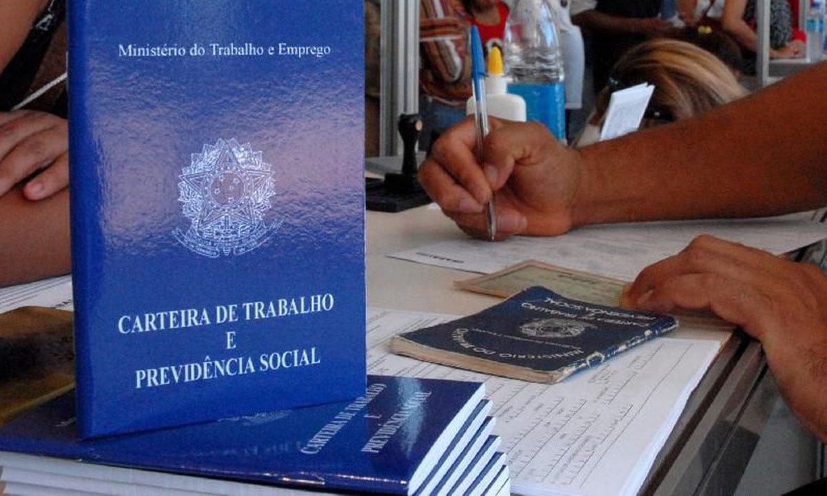 Criação de empregos formais no ano passado fica abaixo do registrado em 2021