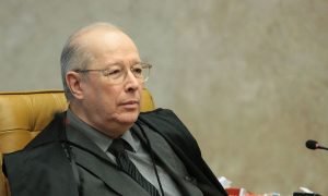 Celso de Mello decide que Bolsonaro deve depor presencialmente sobre suposta interferência na PF