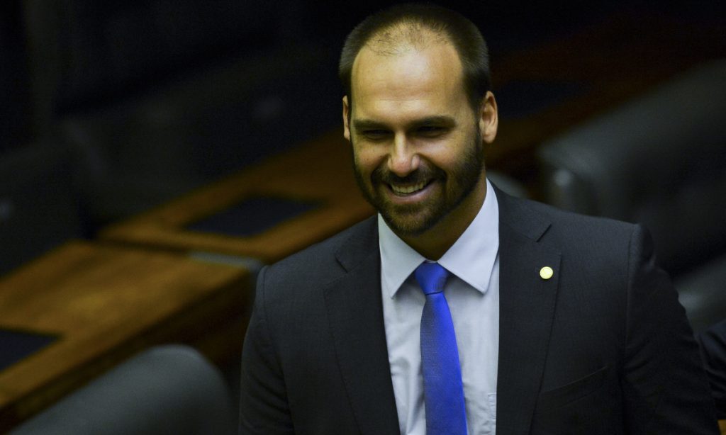 Eduardo Bolsonaro fez viagem sigilosa ‘urgente’ para o Bahrein, mostram telegramas