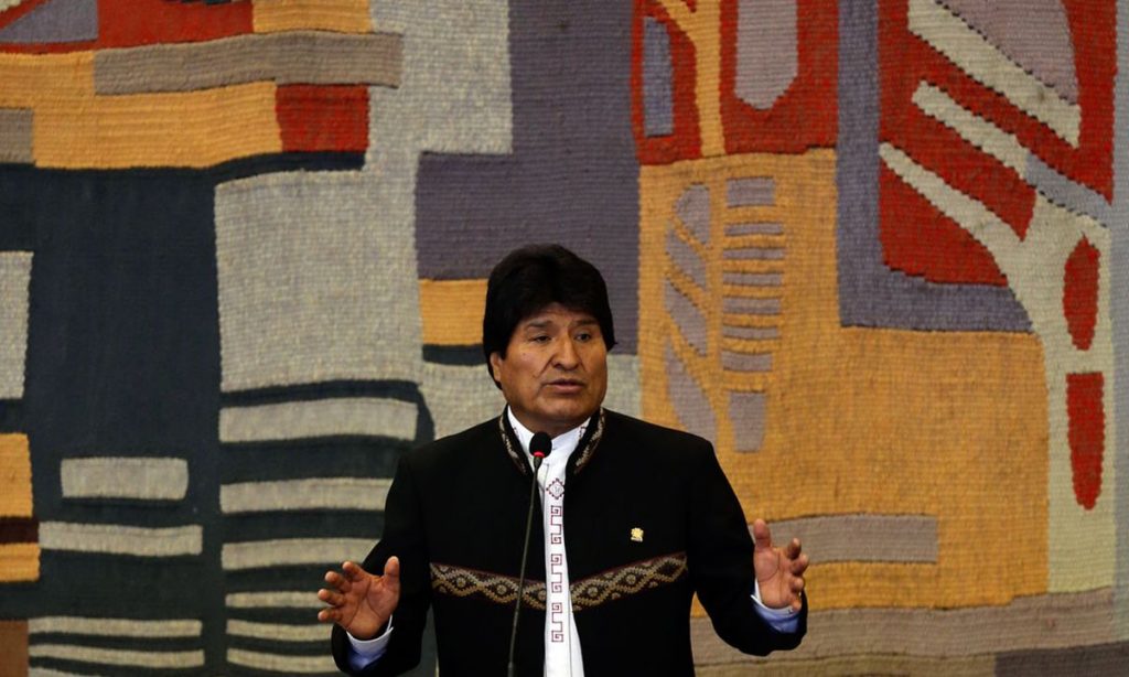 Evo Morales diz ser vítima de ‘guerra jurídica brutal’ após ordem de prisão