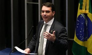 Firma de advocacia de Flávio Bolsonaro tem contratos “consideráveis”, diz administradora