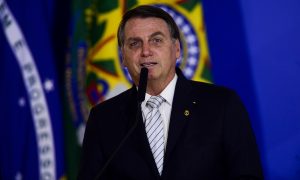 Bolsonaro sanciona lei que aumenta pena por maus tratos a animais