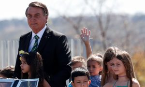 Bolsonaro volta a defender trabalho infantil: “Deixa a molecada trabalhar”